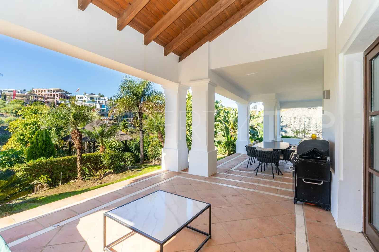 5 bedrooms villa in El Paraiso for sale