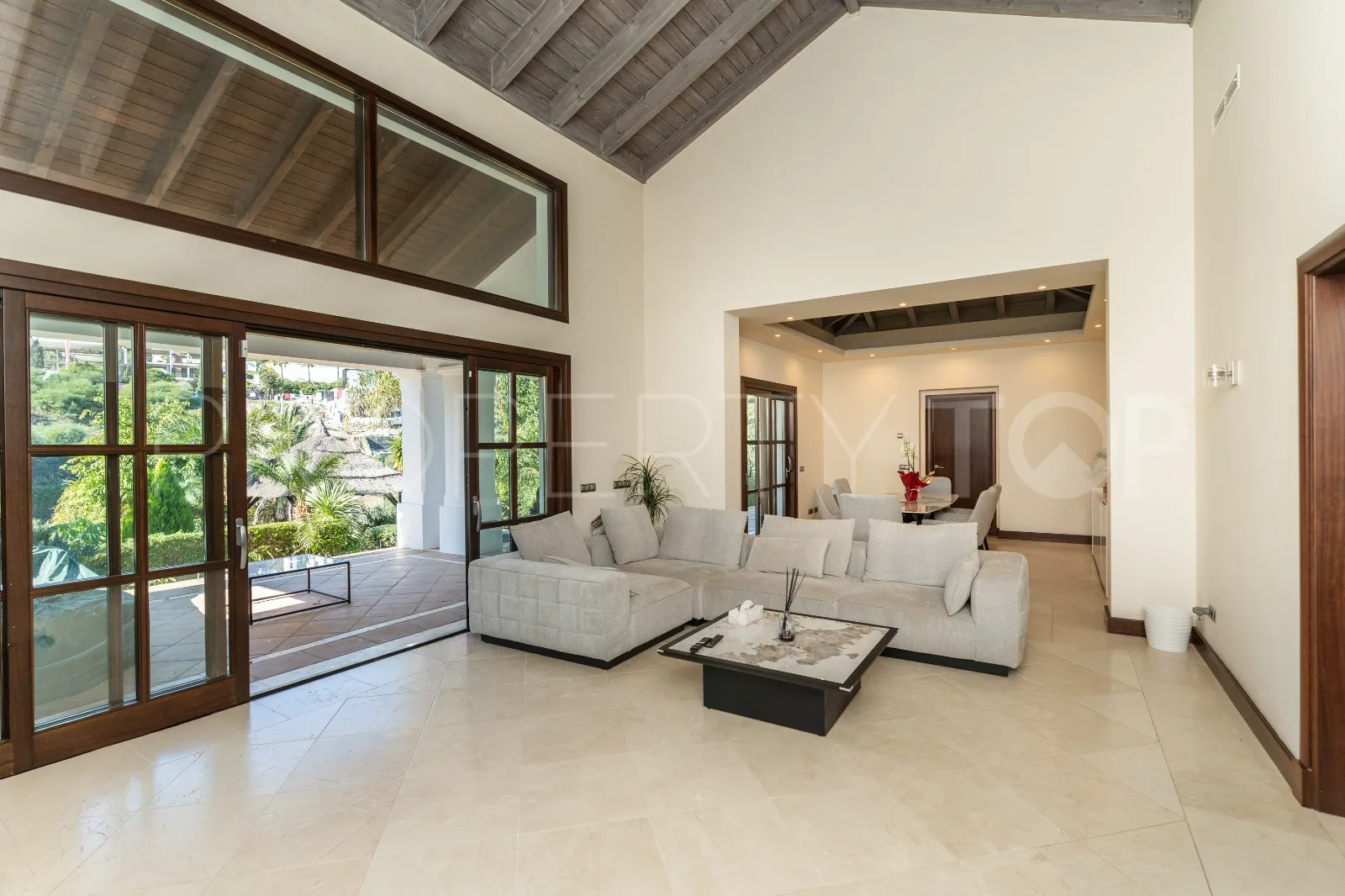5 bedrooms villa in El Paraiso for sale