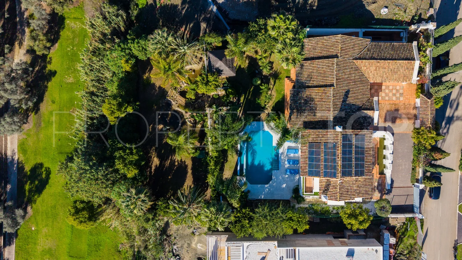 5 bedrooms villa in El Paraiso for sale