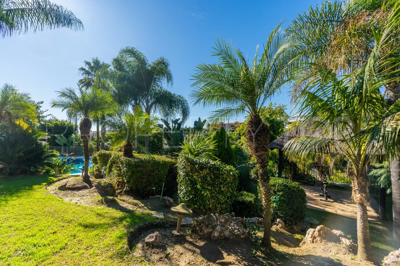 5 bedrooms villa in El Paraiso for sale