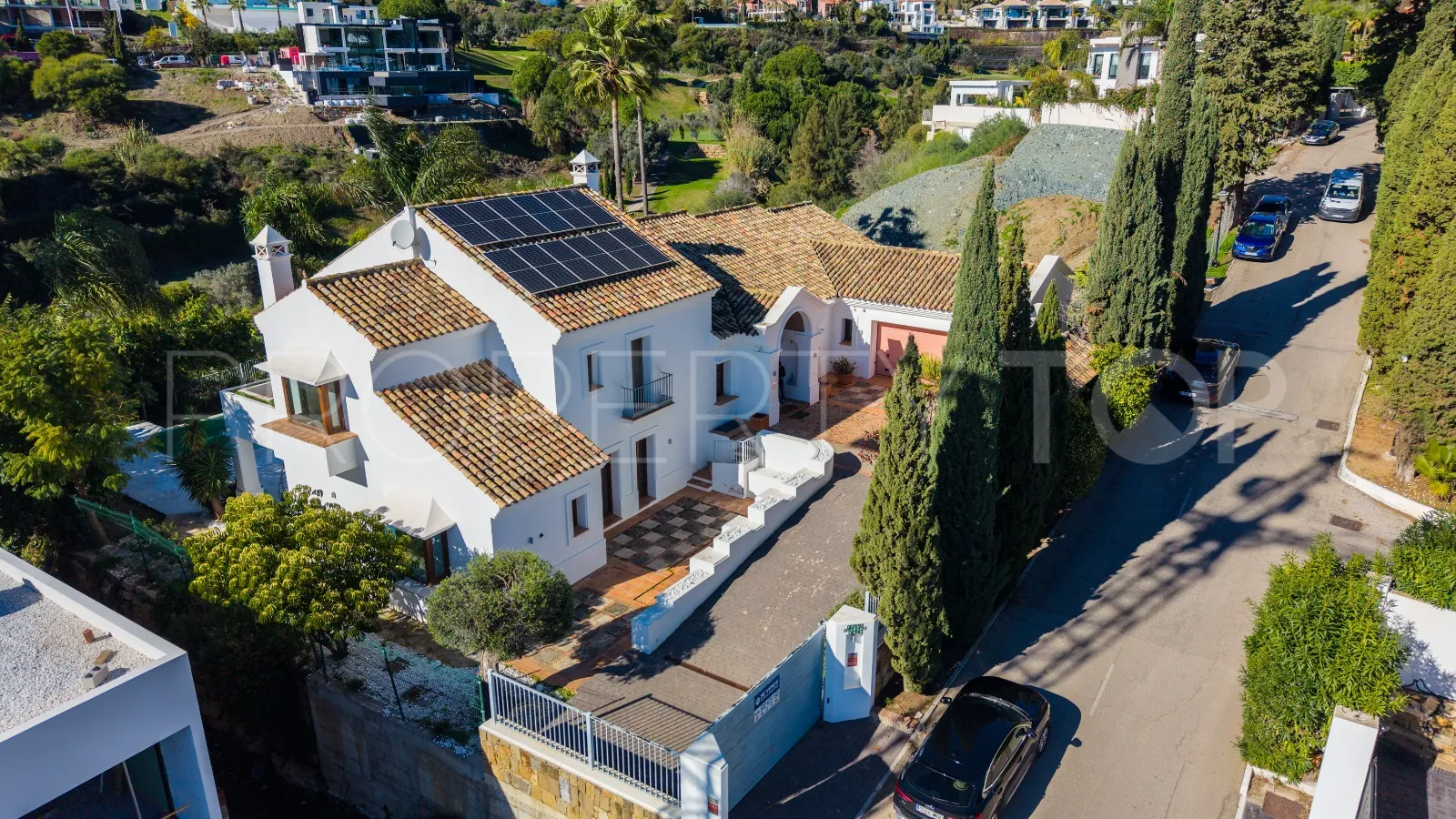5 bedrooms villa in El Paraiso for sale