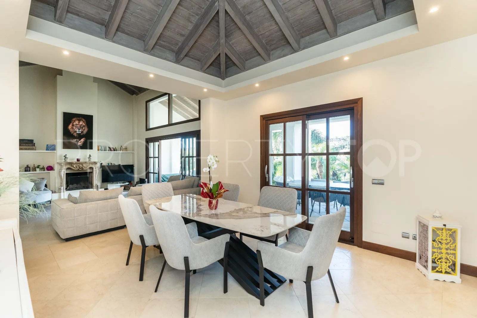 5 bedrooms villa in El Paraiso for sale