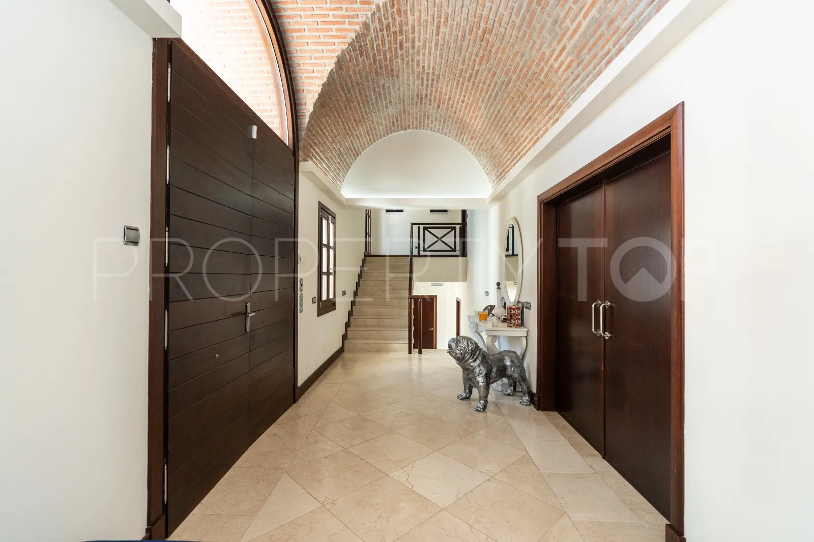 5 bedrooms villa in El Paraiso for sale