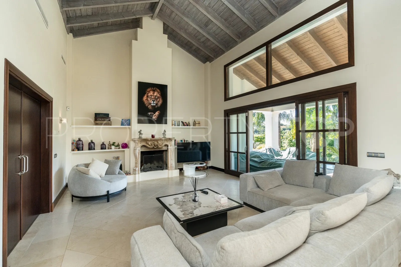 5 bedrooms villa in El Paraiso for sale