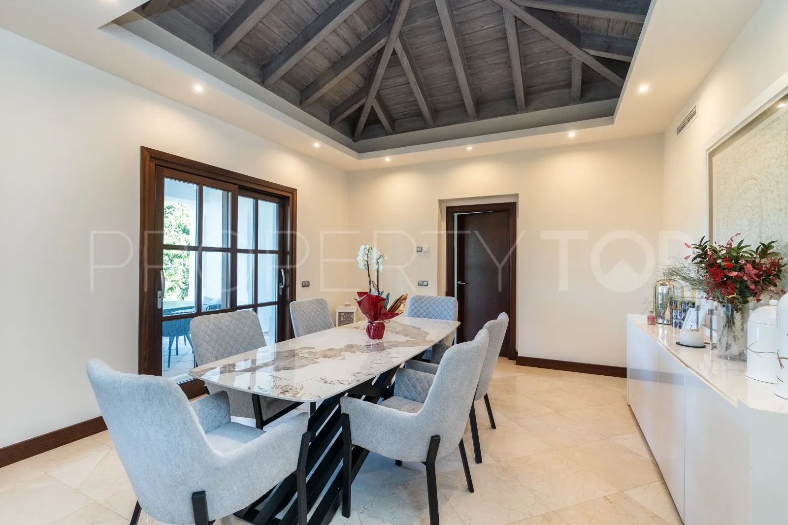 5 bedrooms villa in El Paraiso for sale