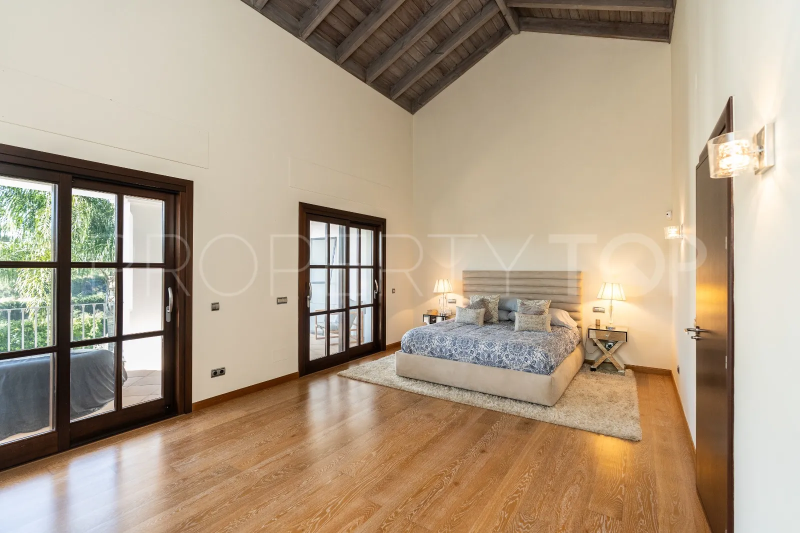5 bedrooms villa in El Paraiso for sale
