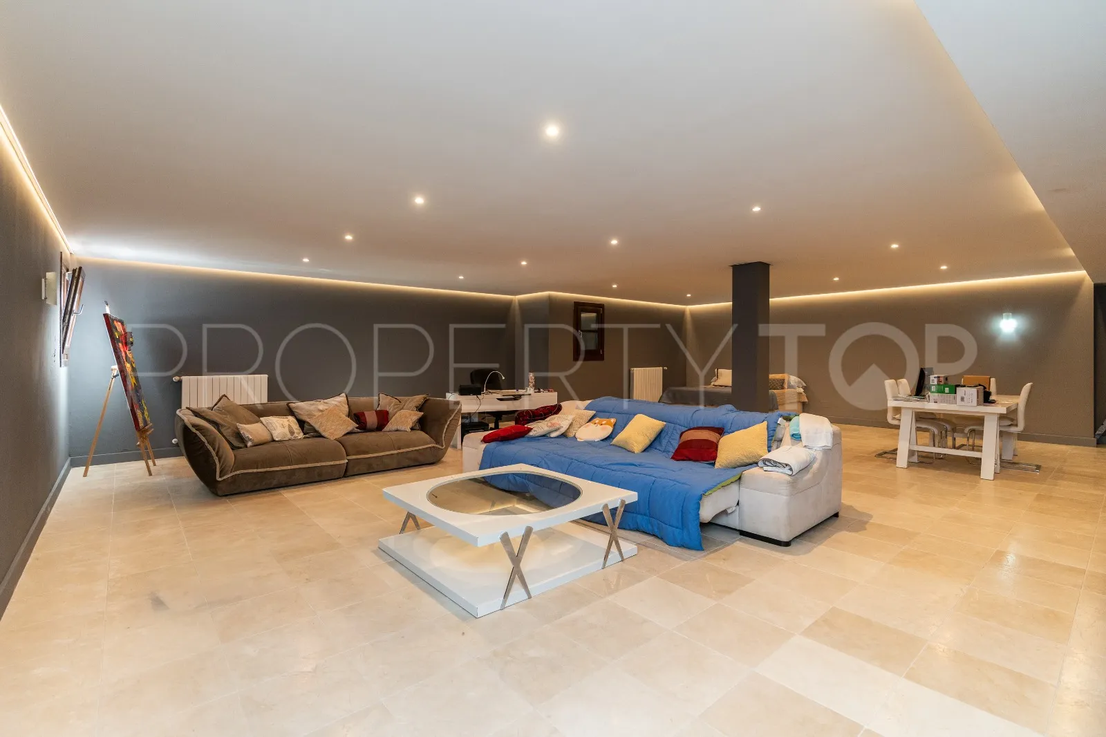 5 bedrooms villa in El Paraiso for sale