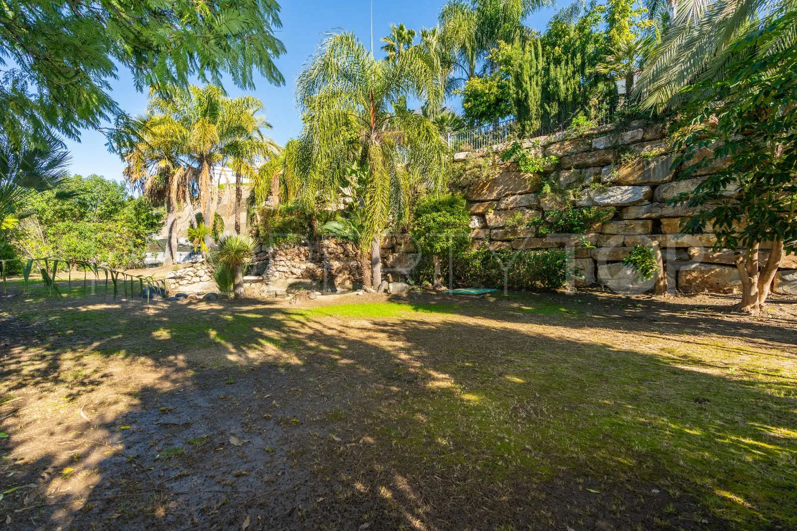 5 bedrooms villa in El Paraiso for sale