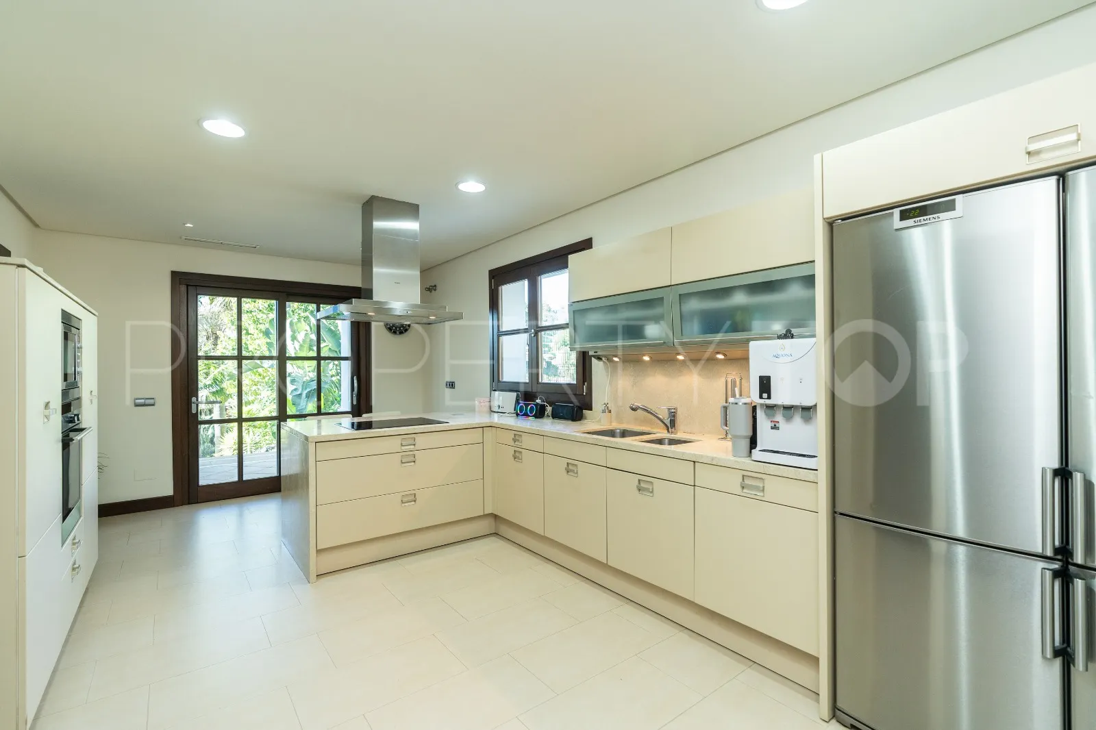5 bedrooms villa in El Paraiso for sale