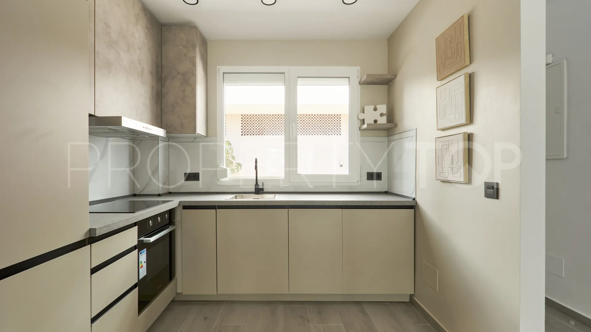 For sale apartment with 2 bedrooms in Nueva Andalucia