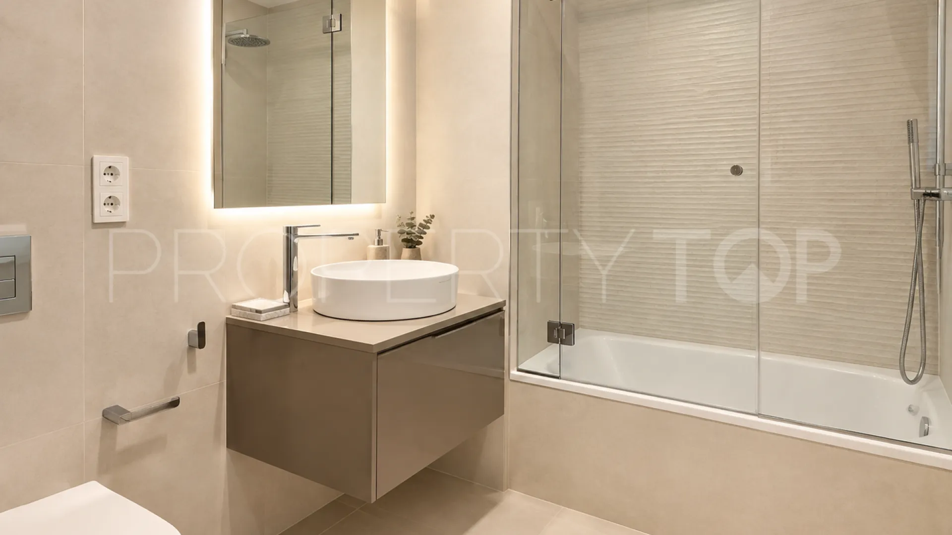 2 bedrooms ground floor apartment for sale in The Edge