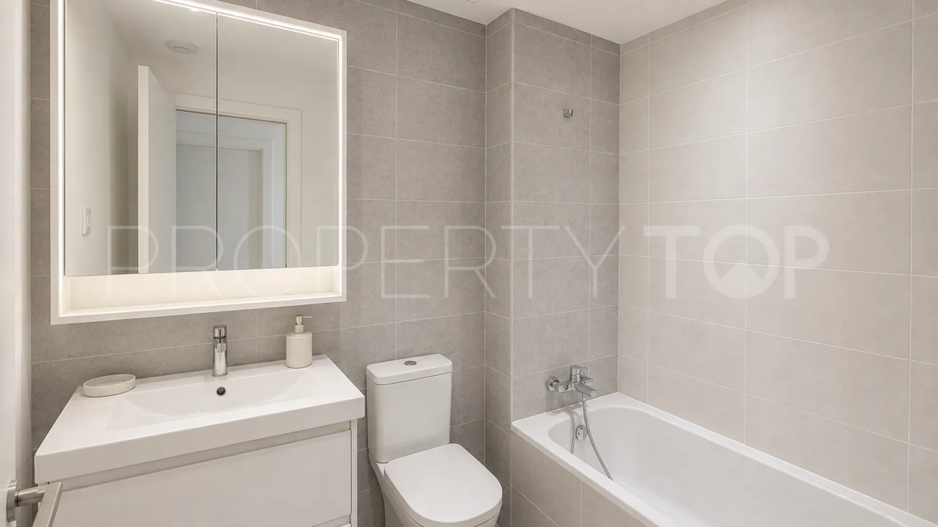 Apartment for sale in Estepona Town