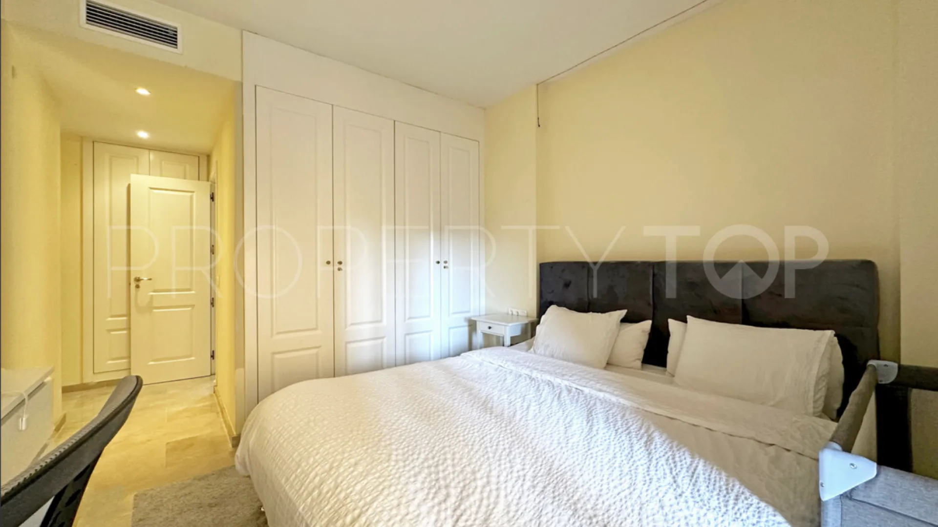 Coto Real apartment for sale