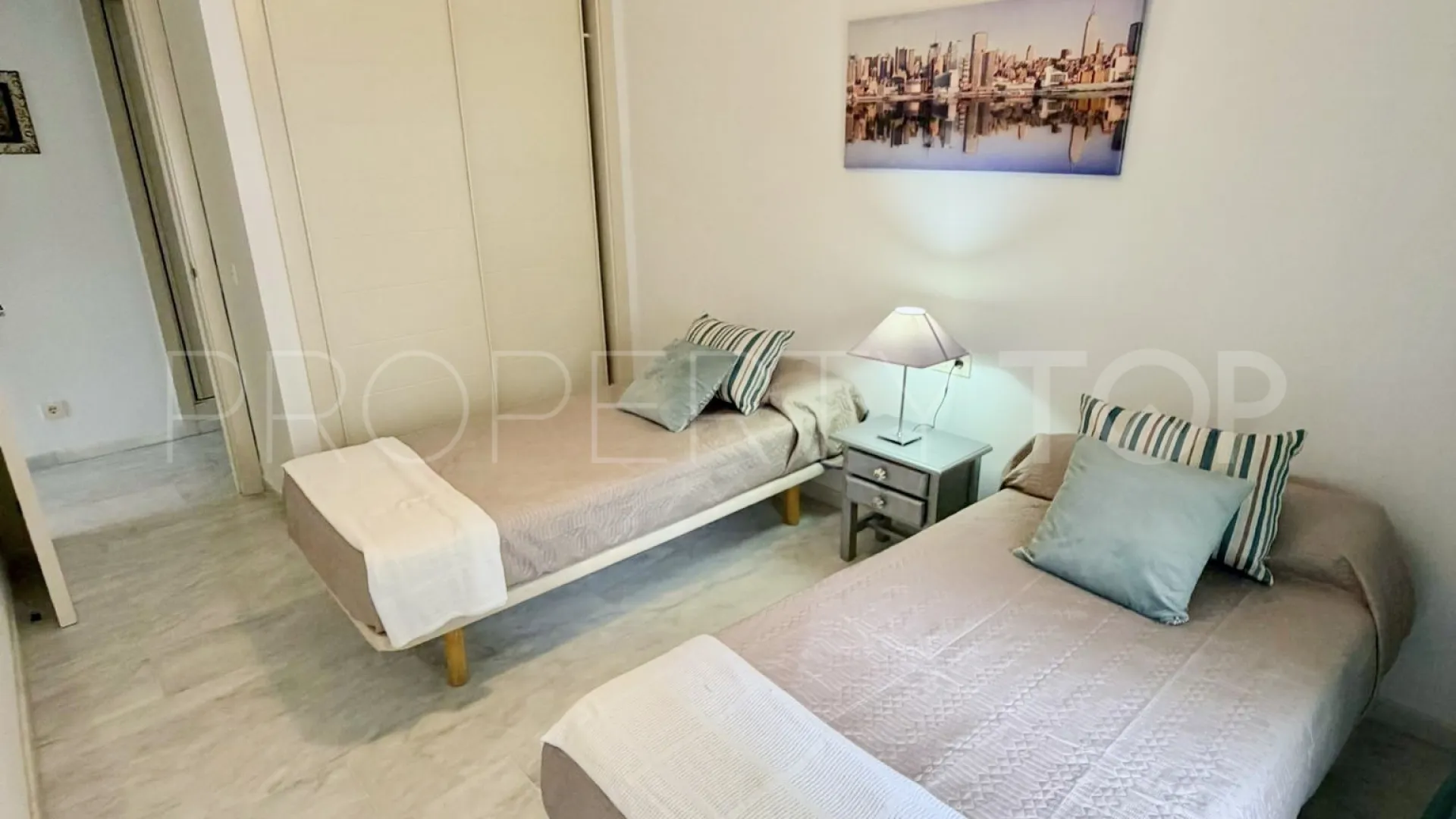 Comprar apartamento planta baja en Valle Romano con 3 dormitorios