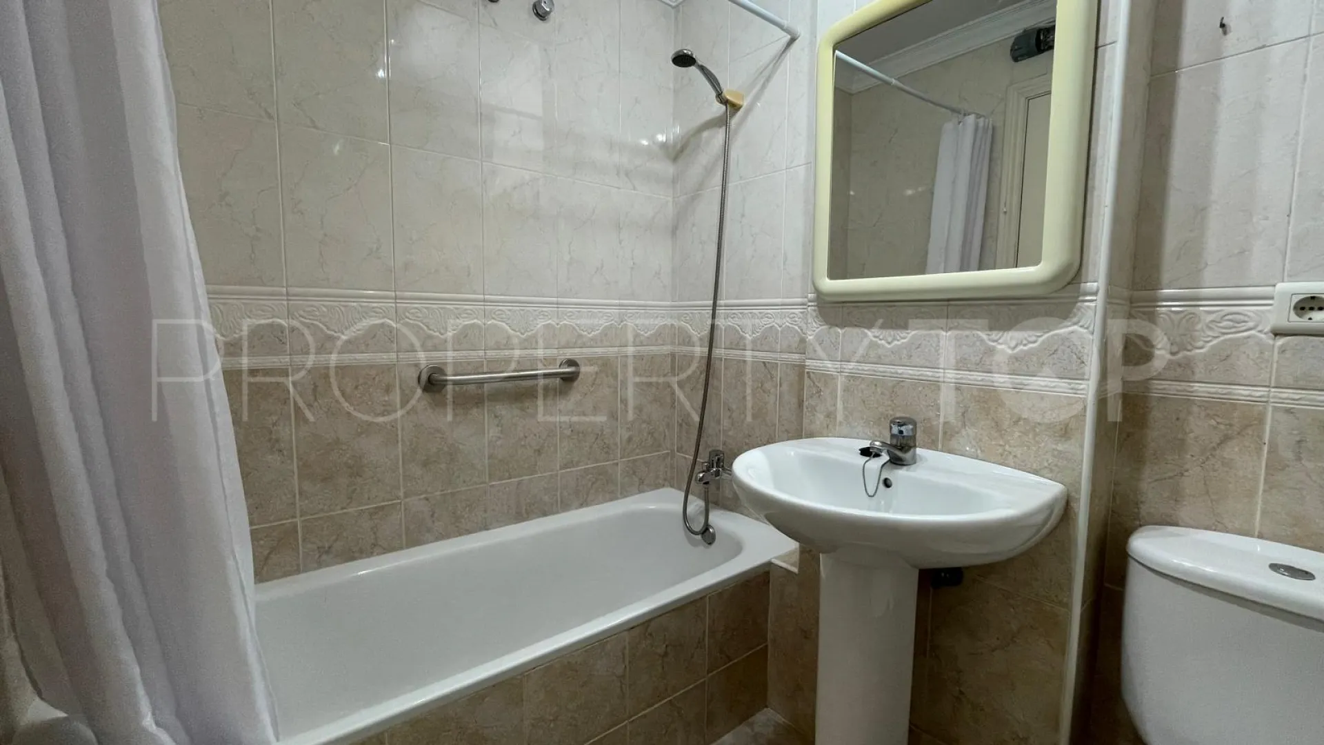 For sale Estepona Centre apartment with 2 bedrooms
