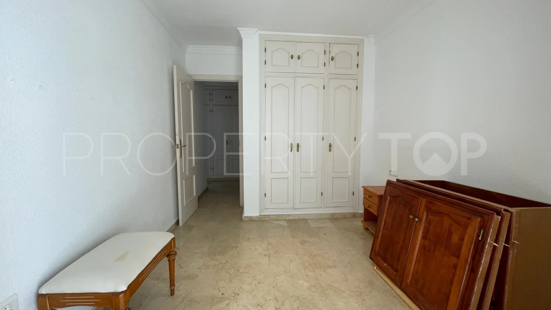 For sale Estepona Centre apartment with 2 bedrooms