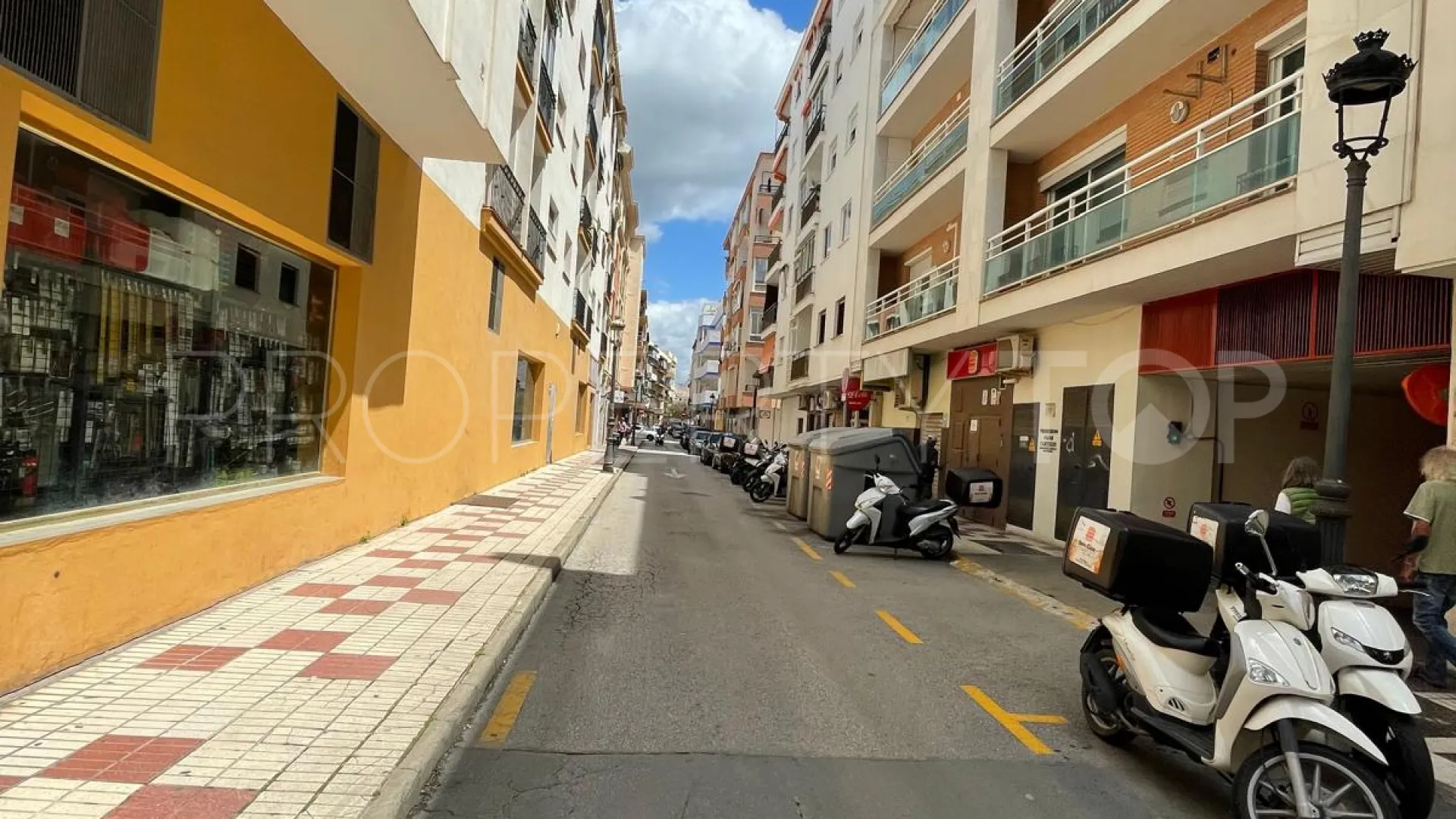 For sale Estepona Centre apartment with 2 bedrooms