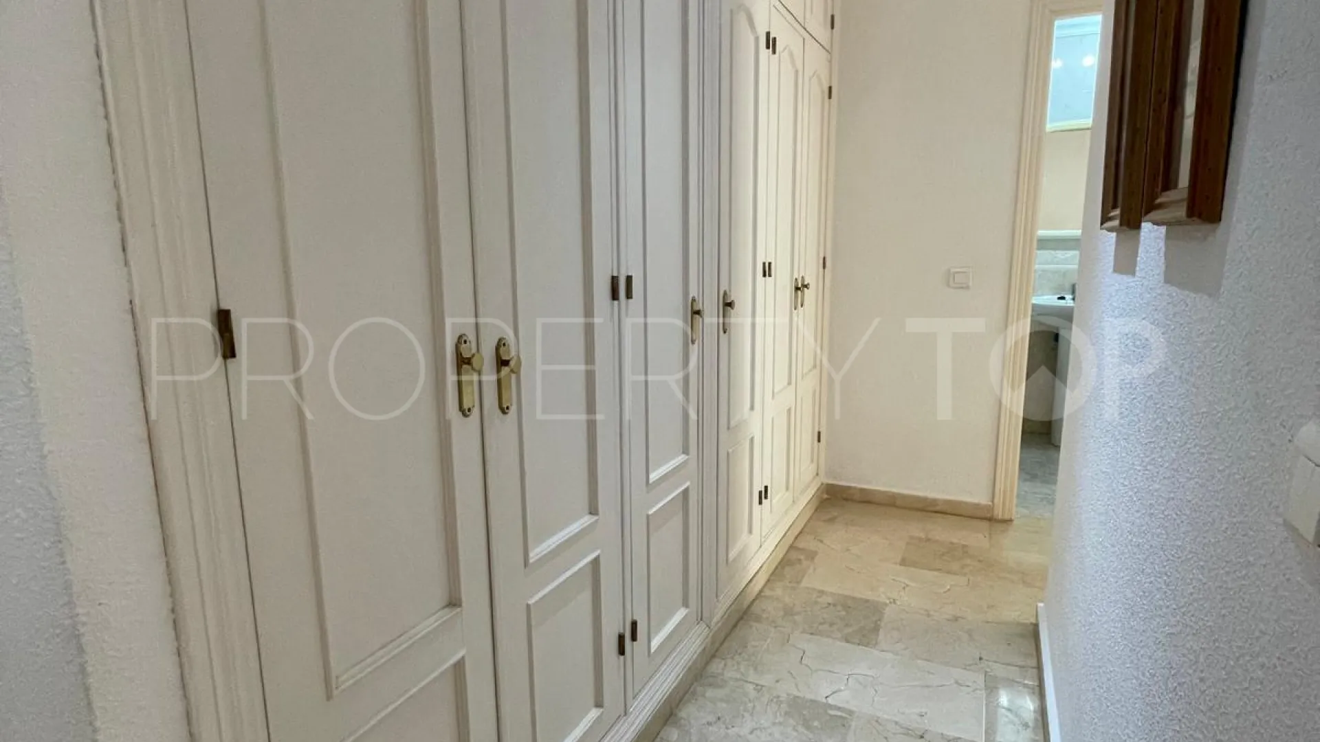 For sale Estepona Centre apartment with 2 bedrooms