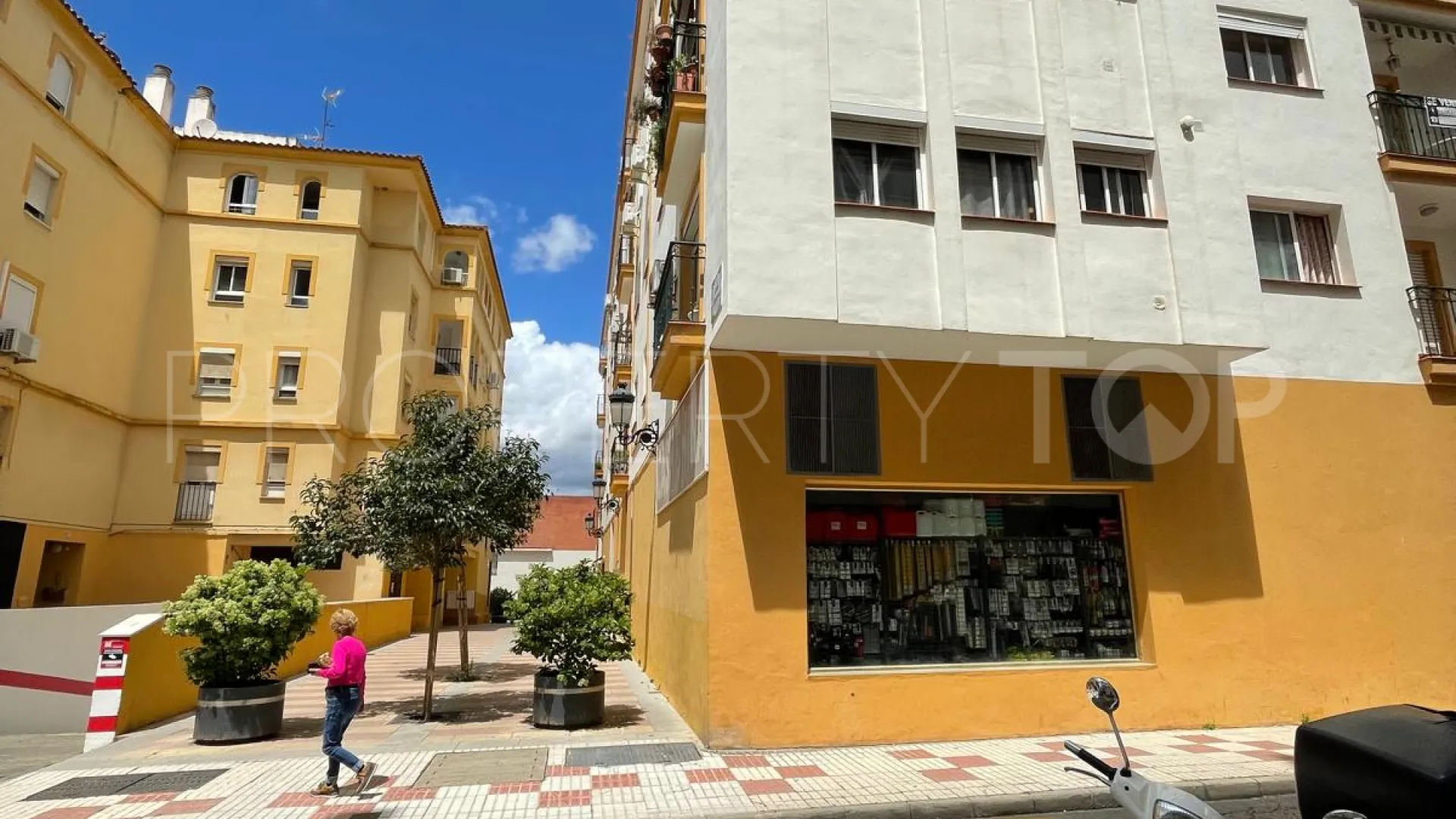 For sale Estepona Centre apartment with 2 bedrooms