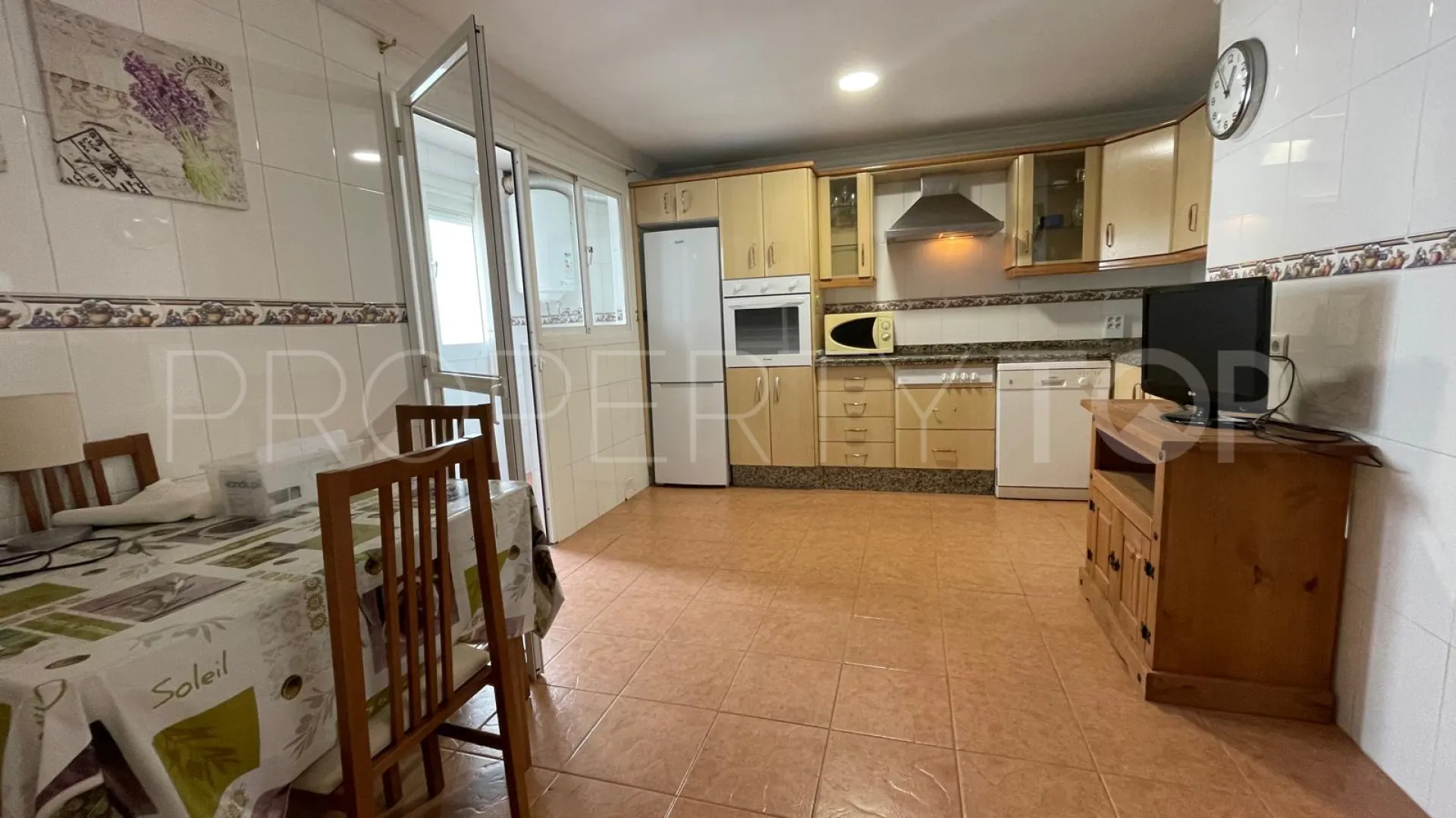 For sale Estepona Centre apartment with 2 bedrooms