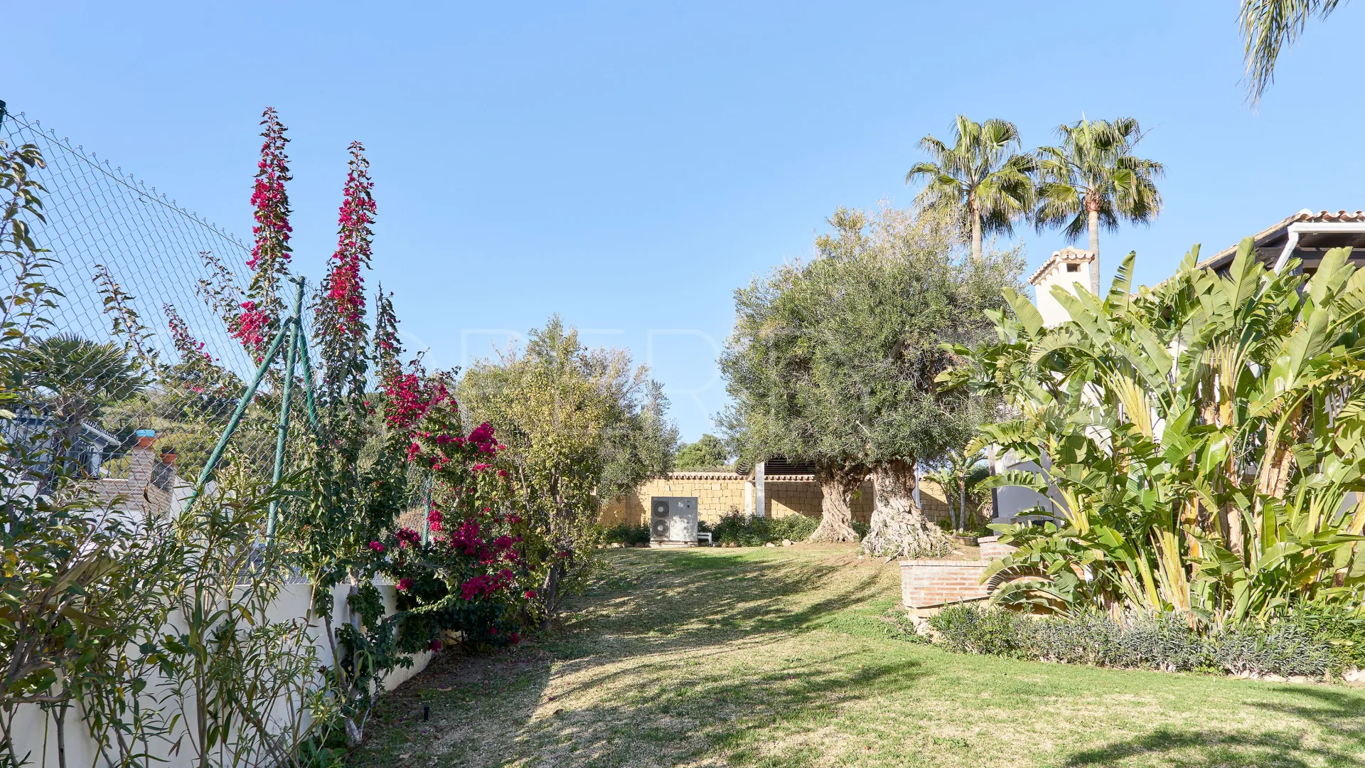 Buy El Padron villa with 4 bedrooms