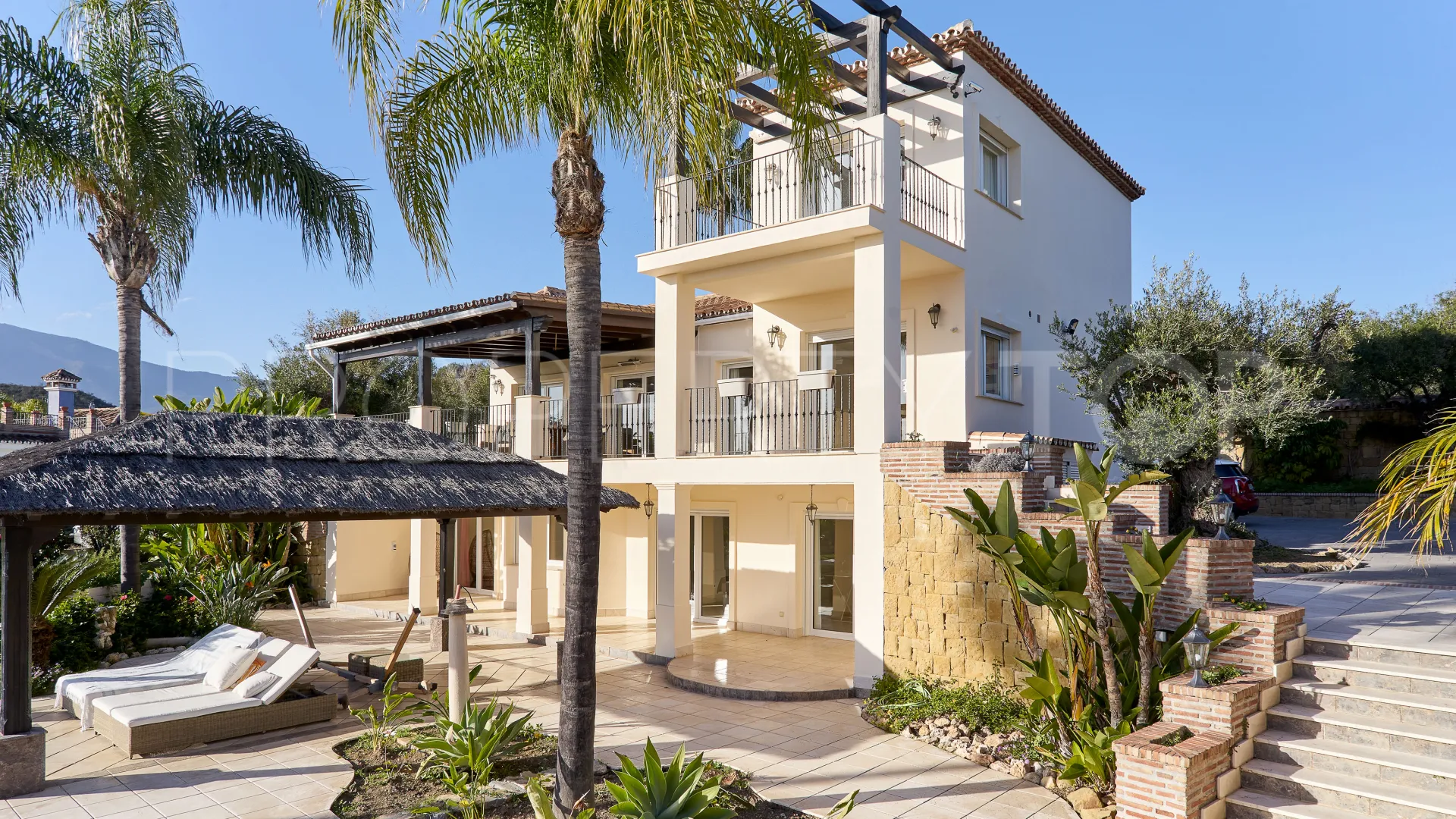 Buy El Padron villa with 4 bedrooms