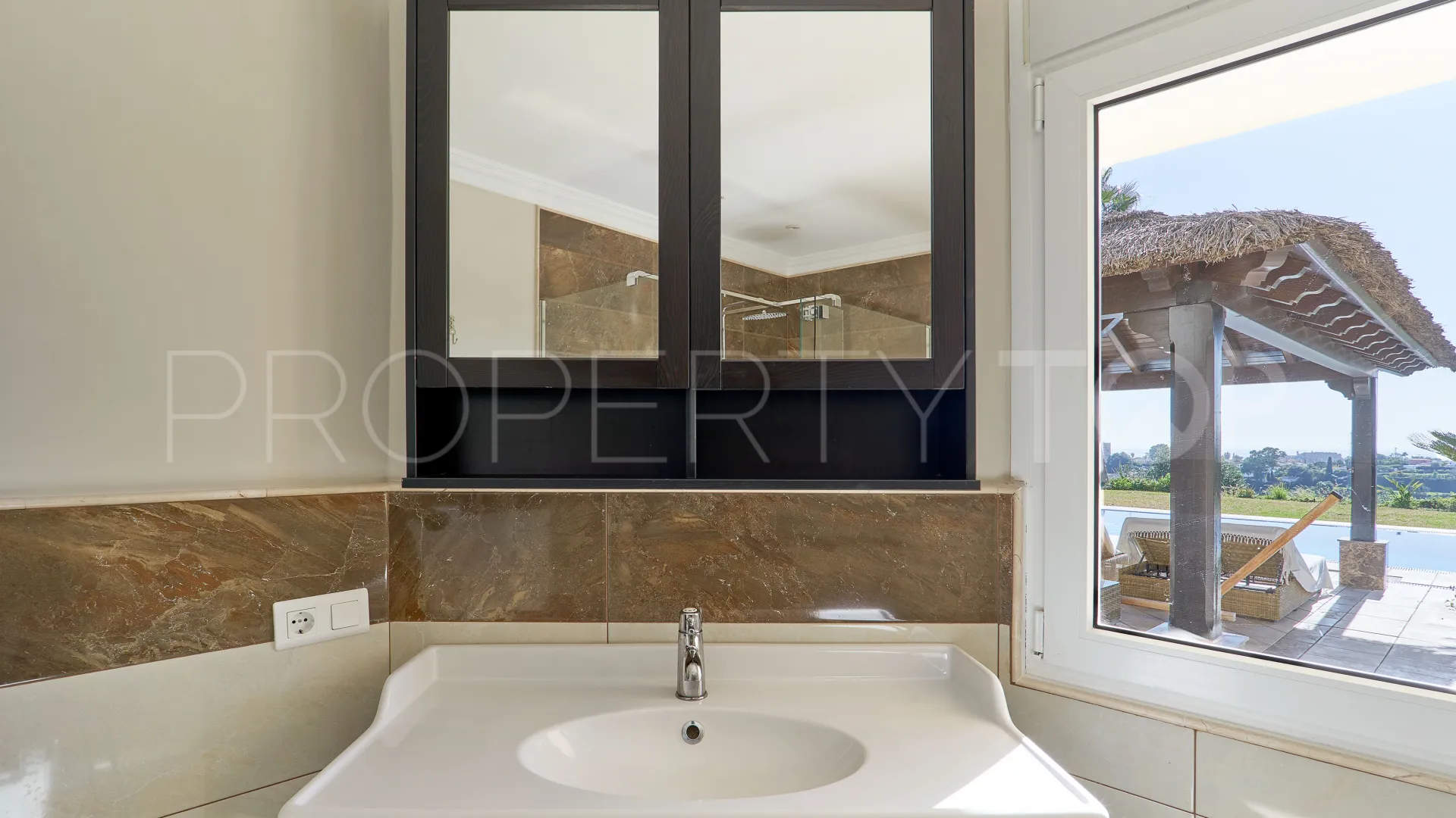 Buy El Padron villa with 4 bedrooms
