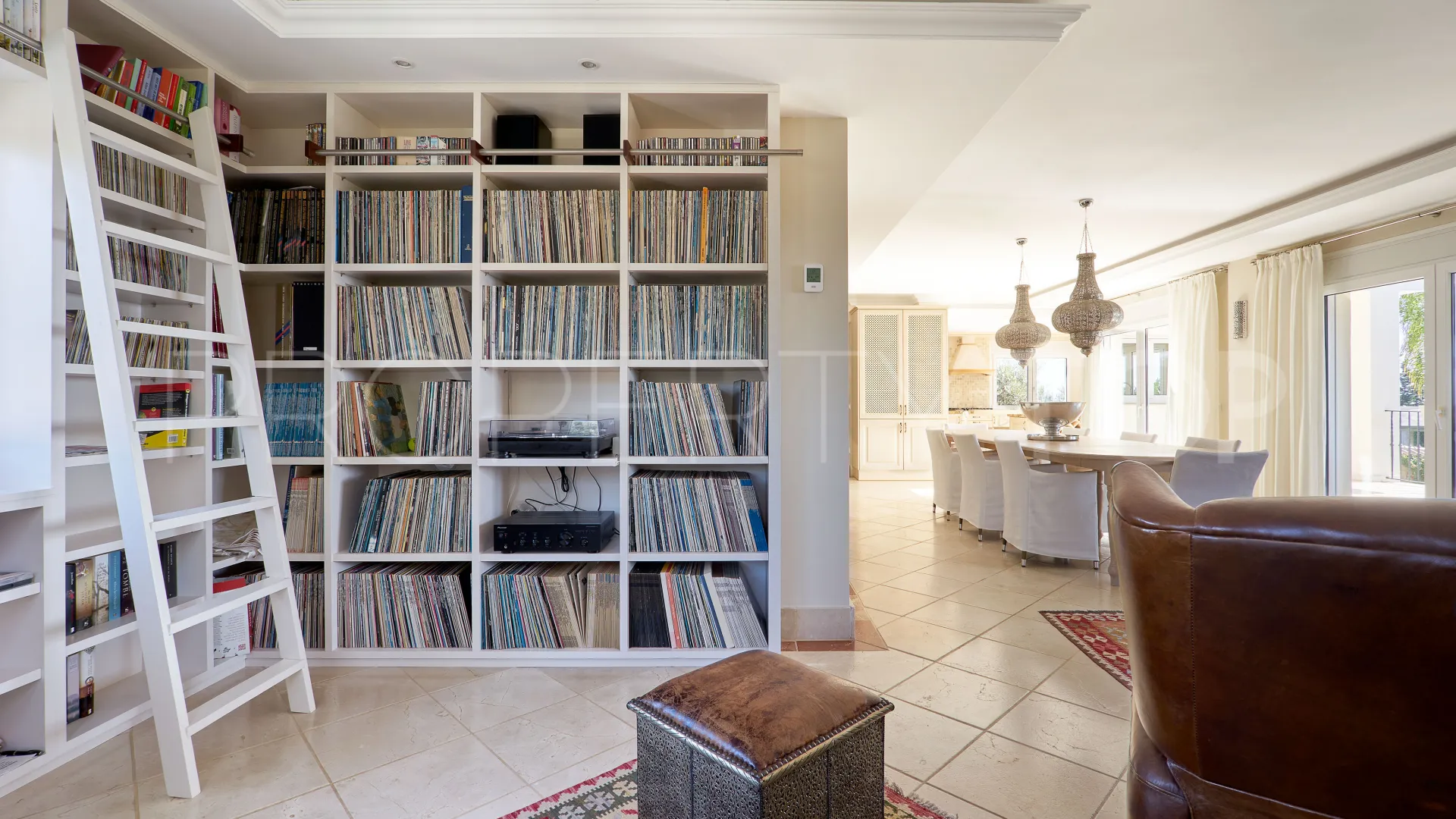 Buy El Padron villa with 4 bedrooms