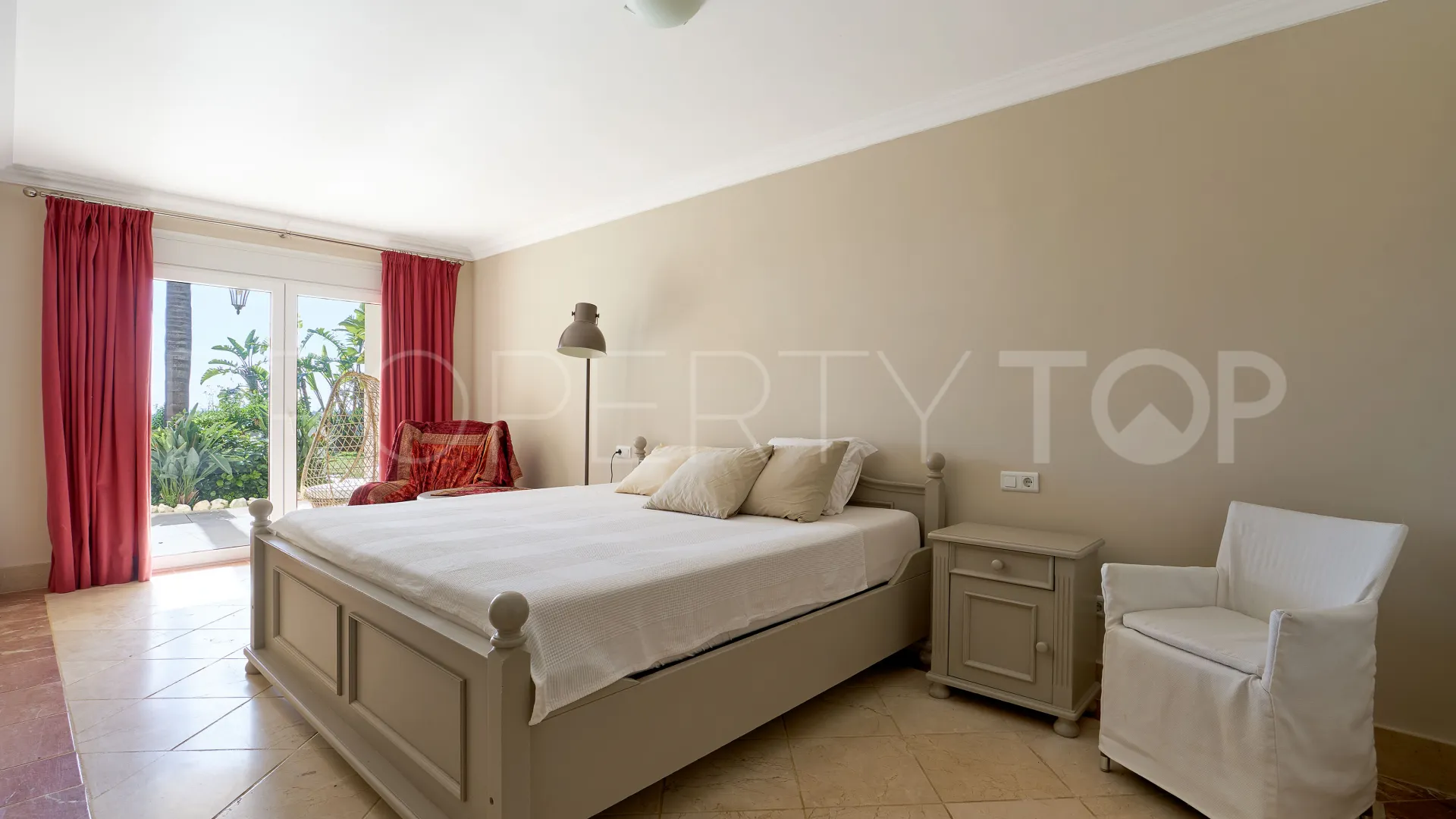 Buy El Padron villa with 4 bedrooms
