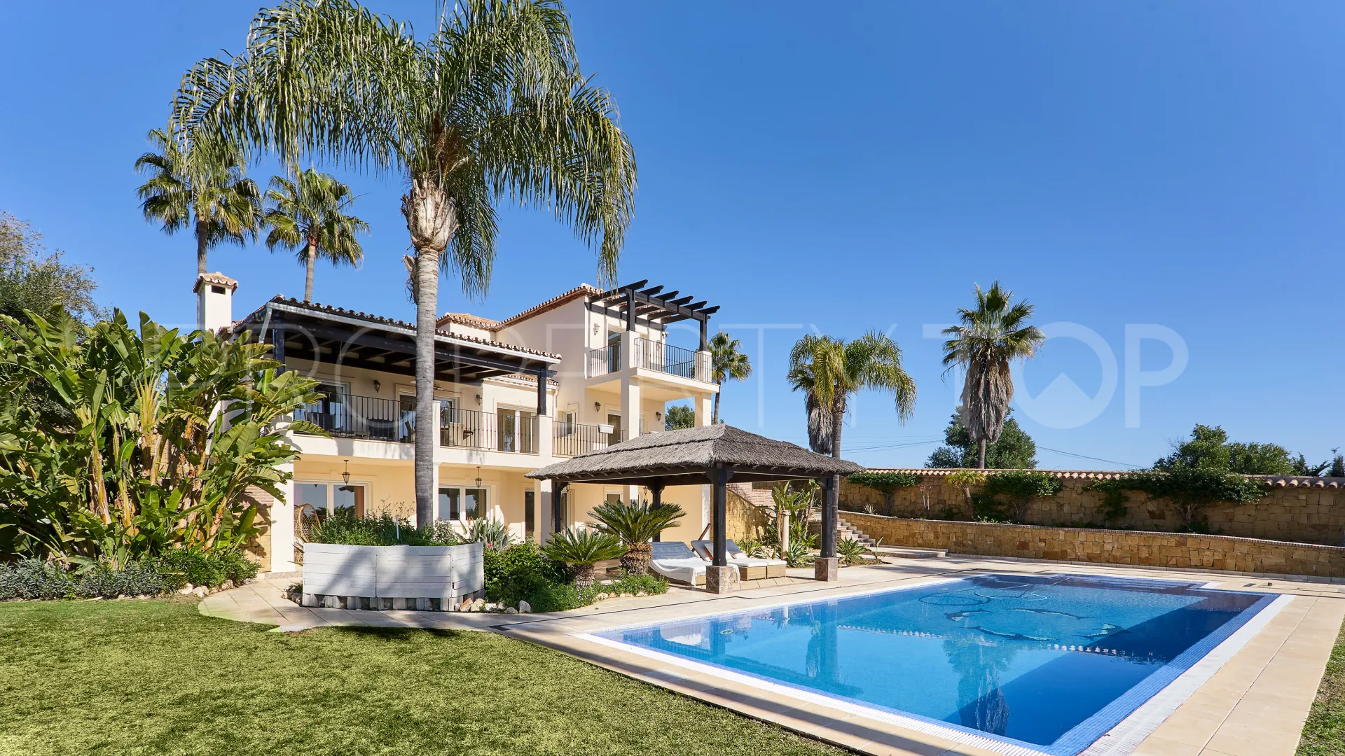Buy El Padron villa with 4 bedrooms