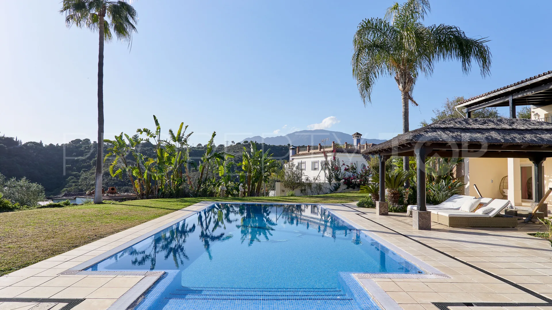 Buy El Padron villa with 4 bedrooms