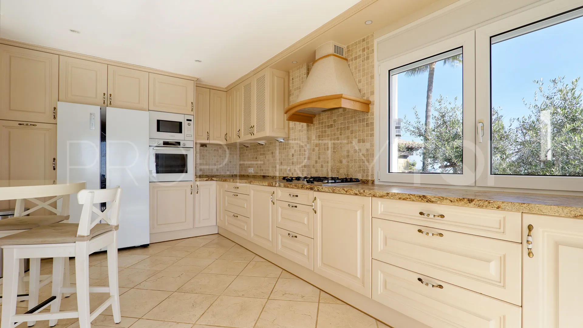 Buy El Padron villa with 4 bedrooms
