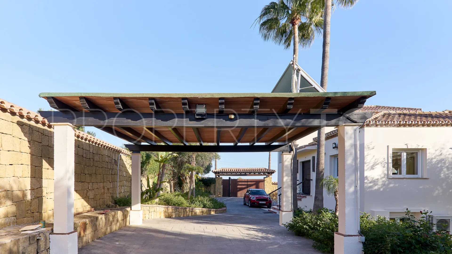 Buy El Padron villa with 4 bedrooms