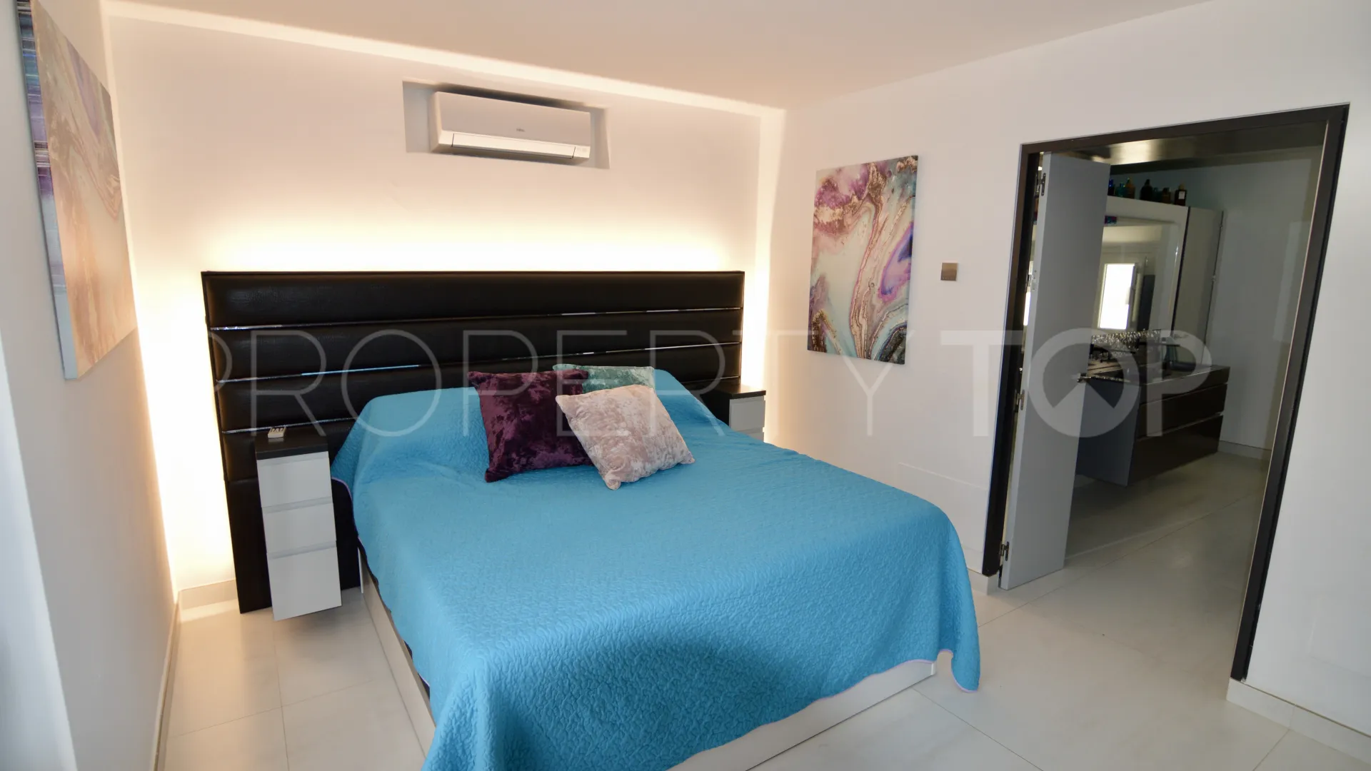 Town house for sale in Estepona Old Town