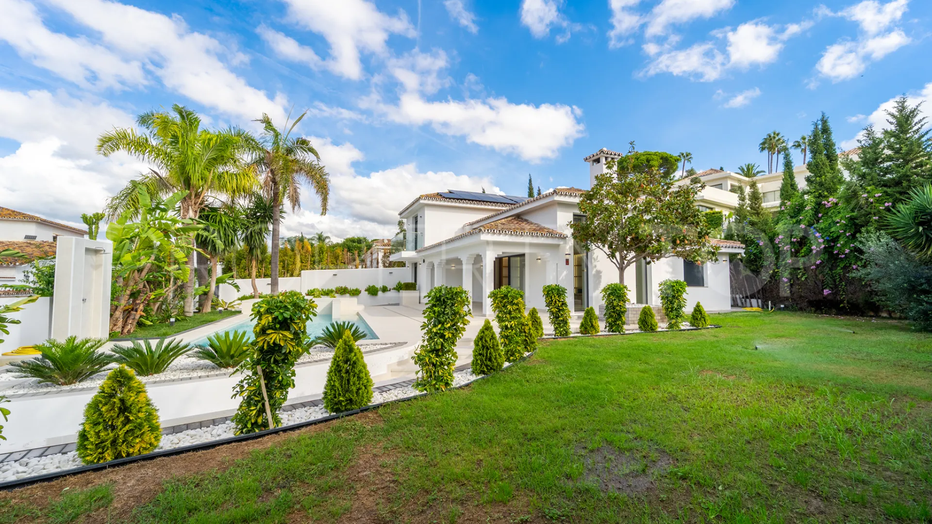 Buy villa with 4 bedrooms in Alhambra del Sol