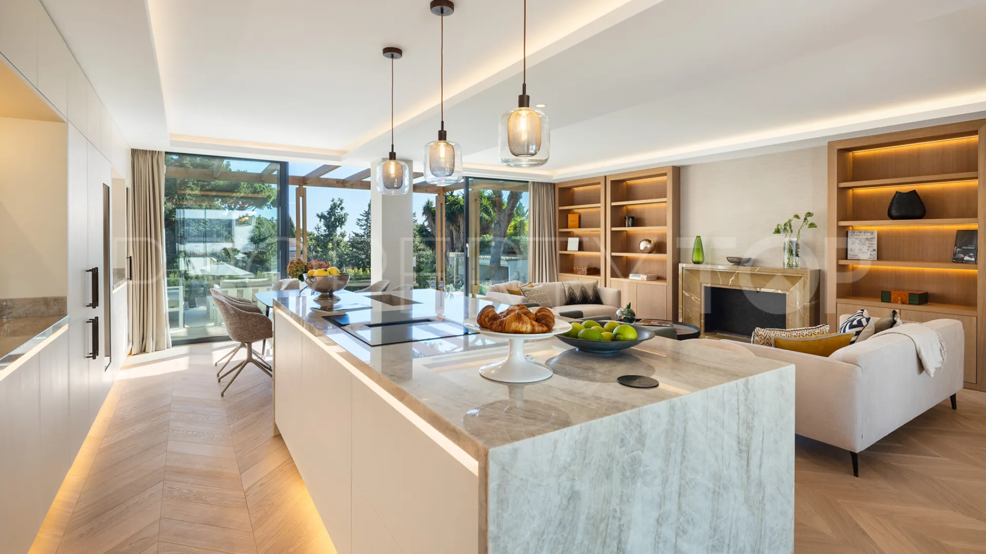 Villa en venta de 4 dormitorios en Altos de Elviria