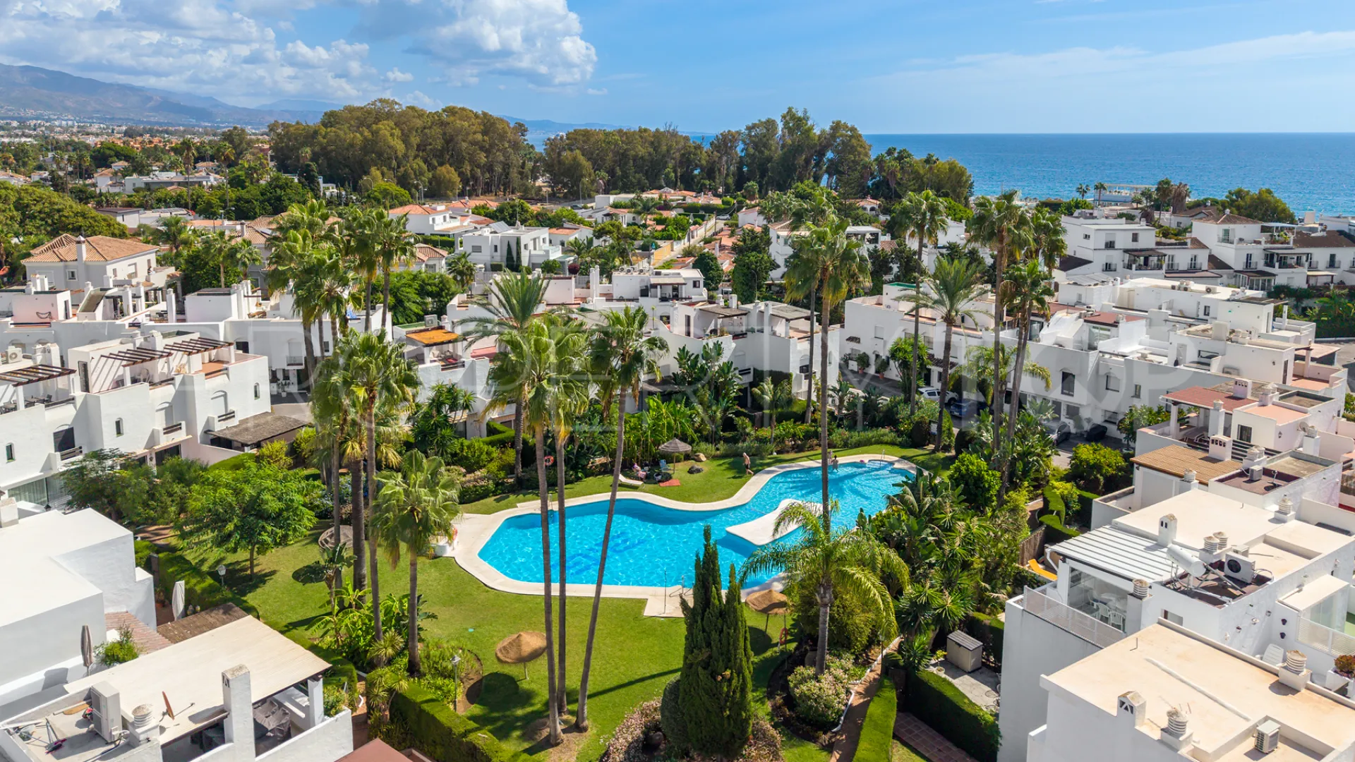 4 bedrooms Linda Vista Baja semi detached house for sale