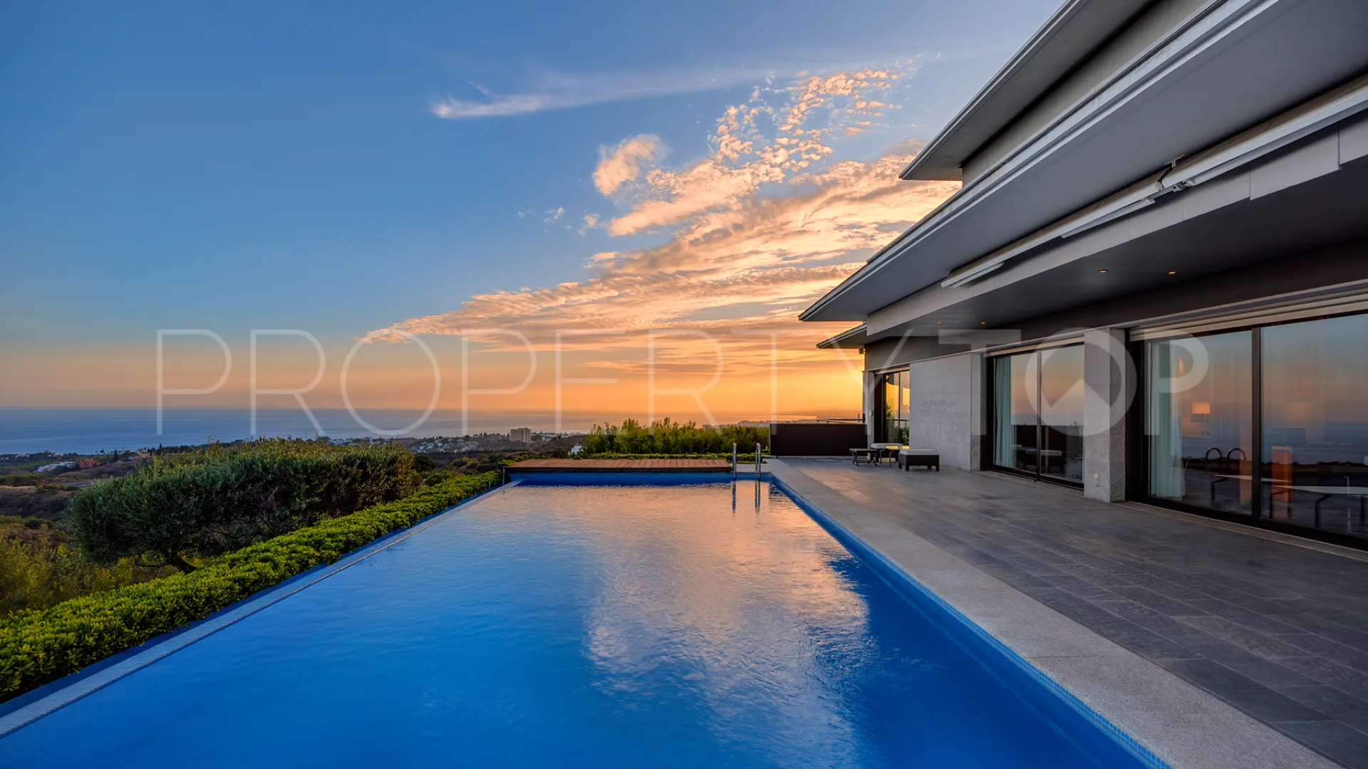 Comprar villa en Los Altos de Marbella de 5 dormitorios