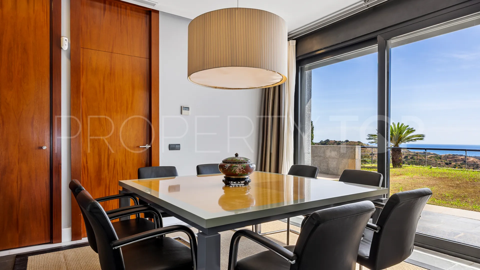 Comprar villa en Los Altos de Marbella de 5 dormitorios