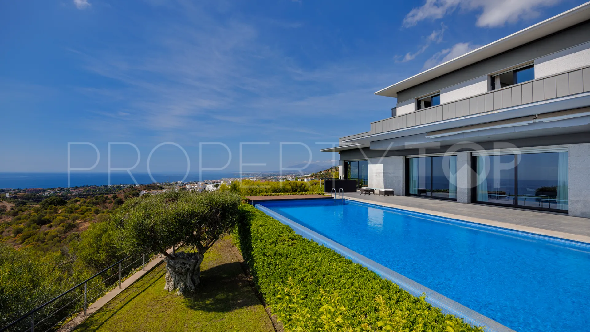 Comprar villa en Los Altos de Marbella de 5 dormitorios