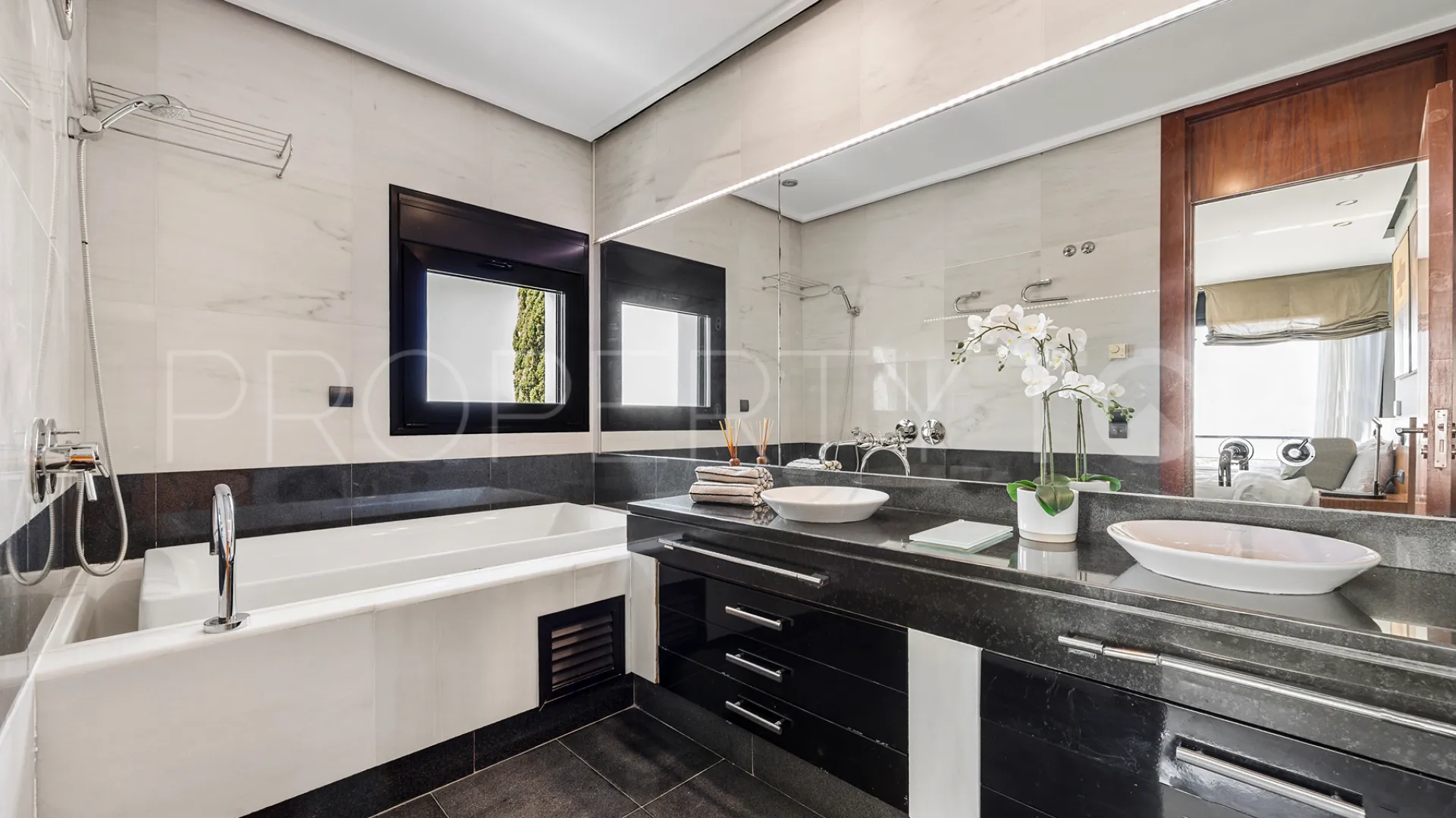 Comprar villa en Los Altos de Marbella de 5 dormitorios