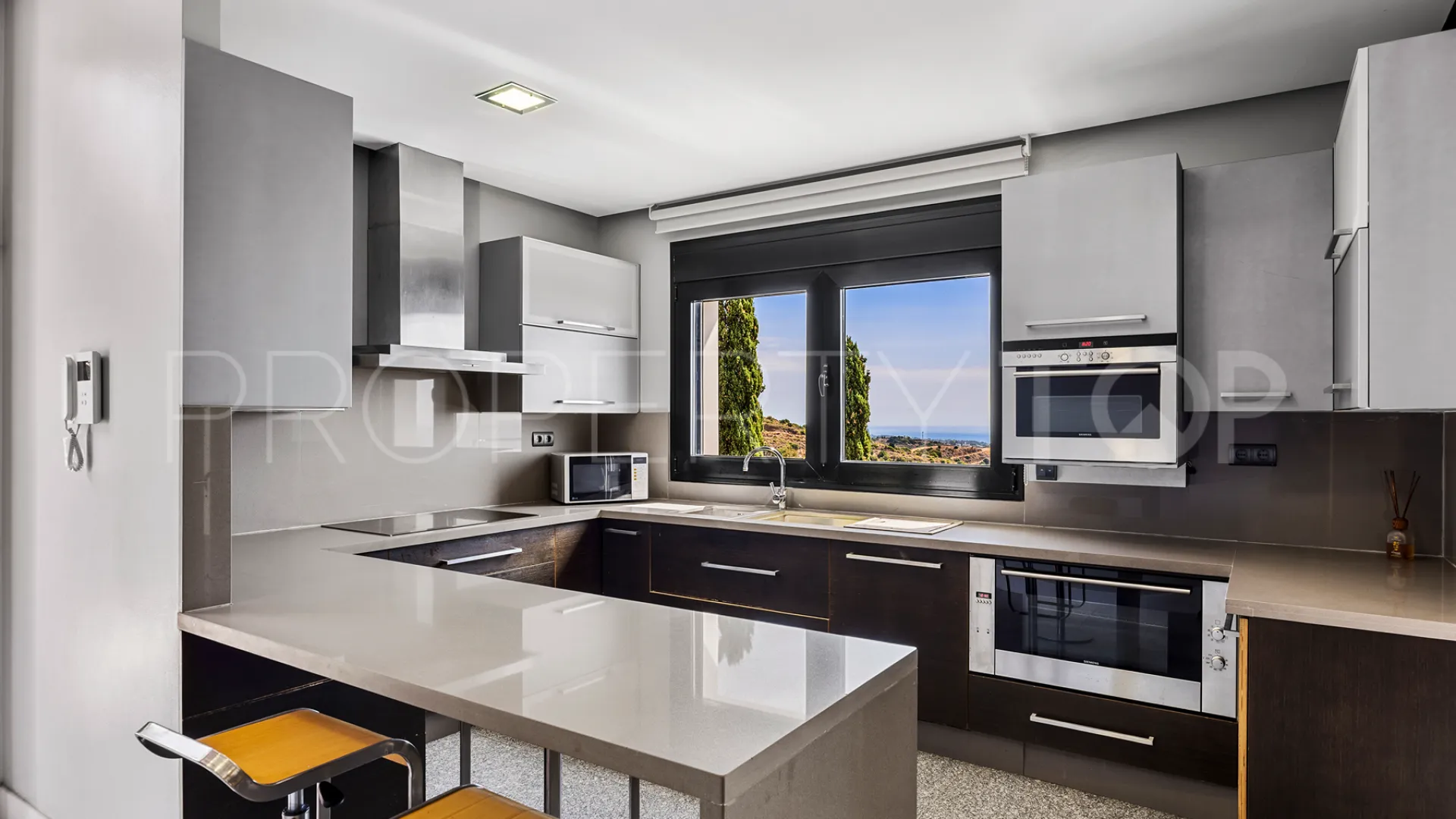 Comprar villa en Los Altos de Marbella de 5 dormitorios