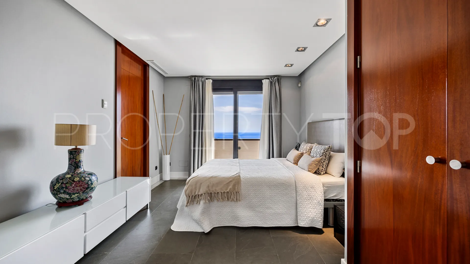 Comprar villa en Los Altos de Marbella de 5 dormitorios