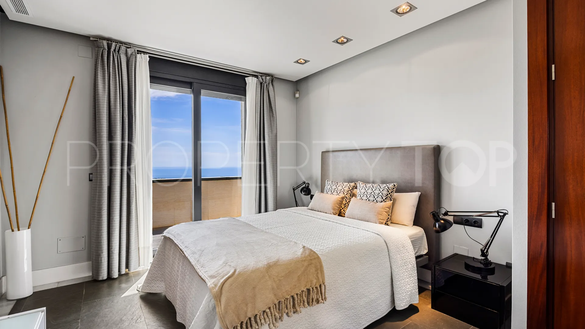 Comprar villa en Los Altos de Marbella de 5 dormitorios