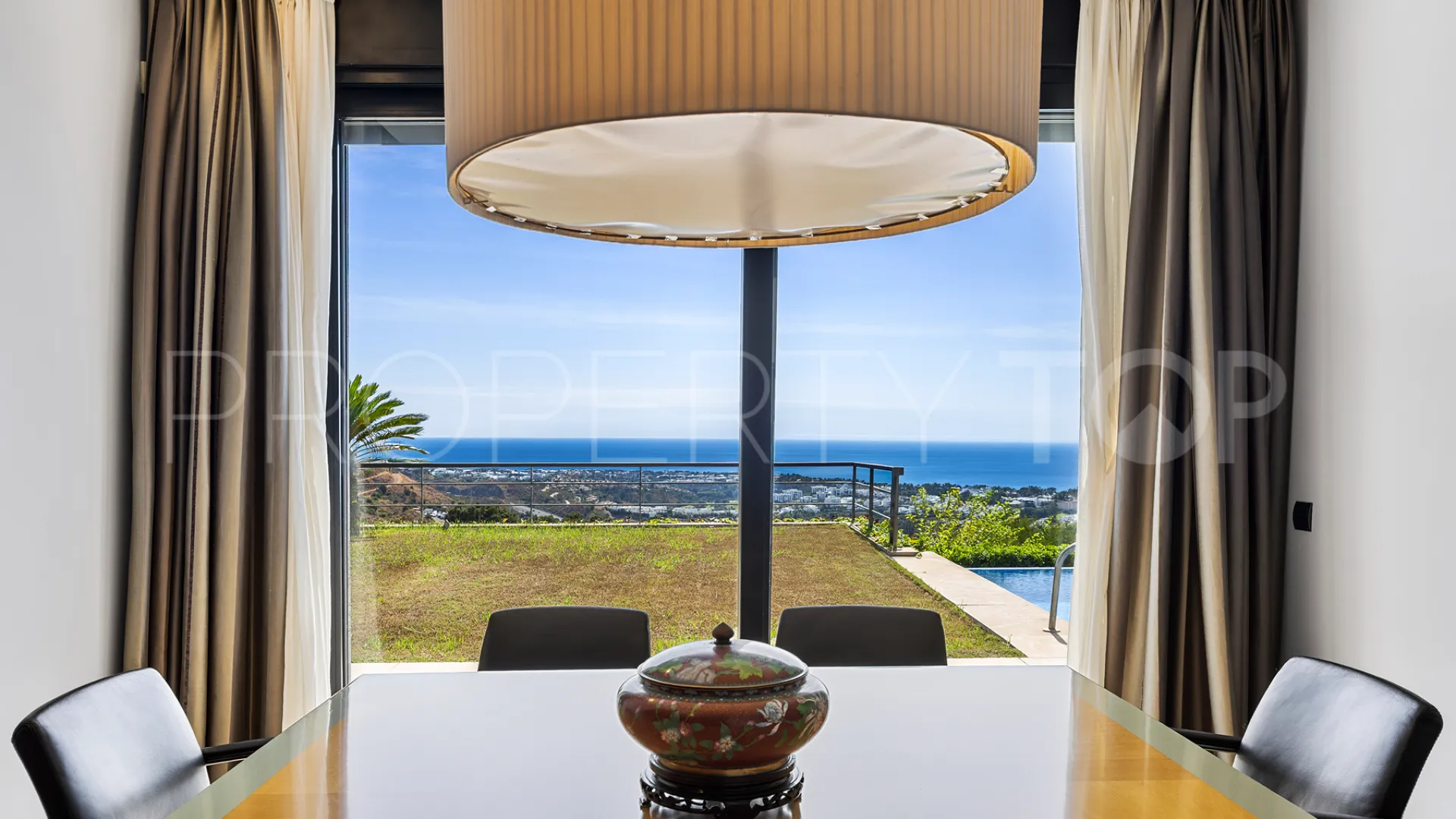 Comprar villa en Los Altos de Marbella de 5 dormitorios