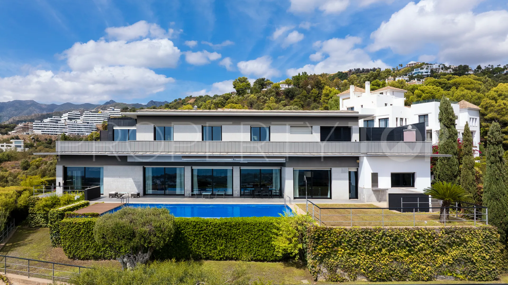 Comprar villa en Los Altos de Marbella de 5 dormitorios