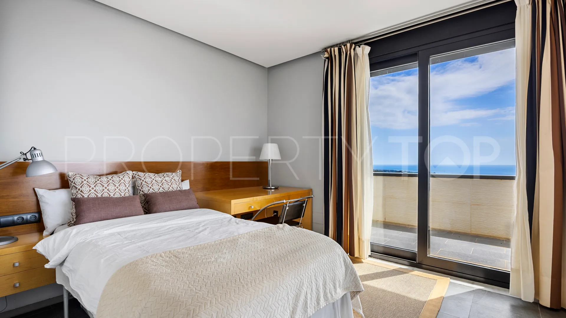 Comprar villa en Los Altos de Marbella de 5 dormitorios