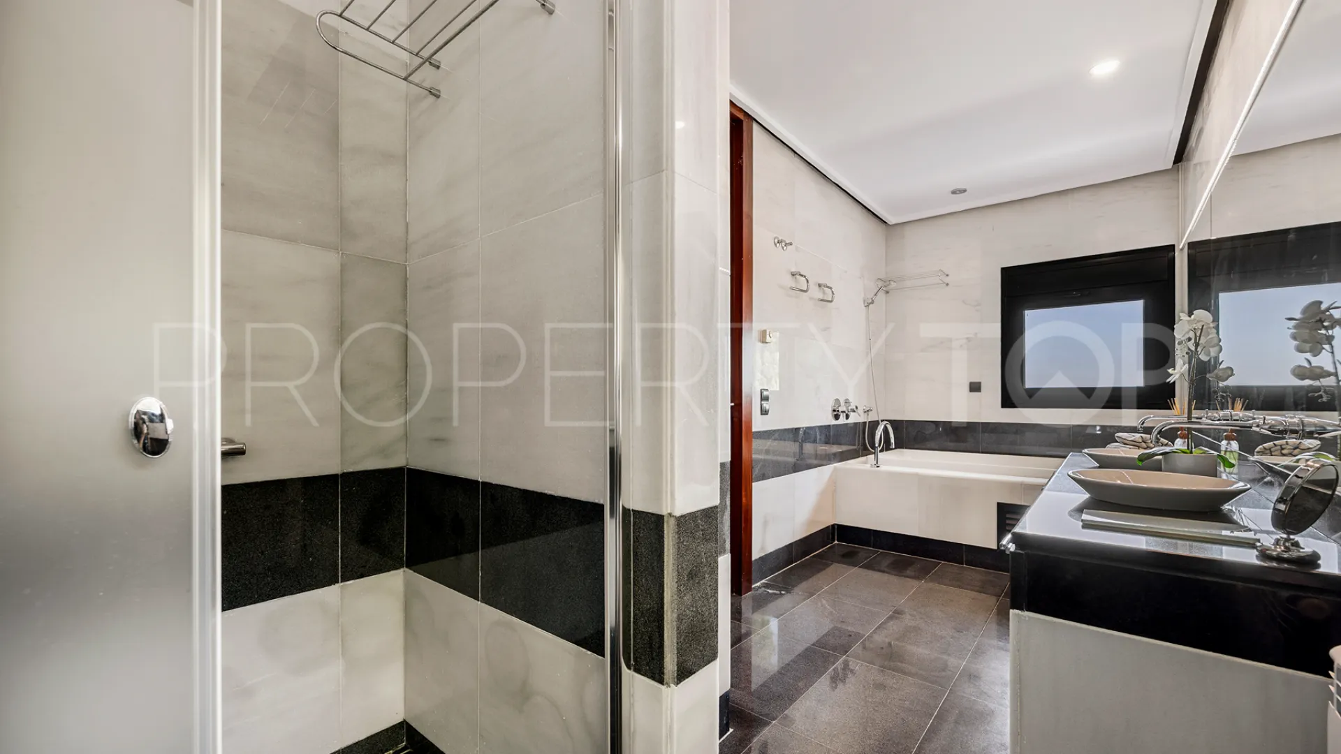 Comprar villa en Los Altos de Marbella de 5 dormitorios