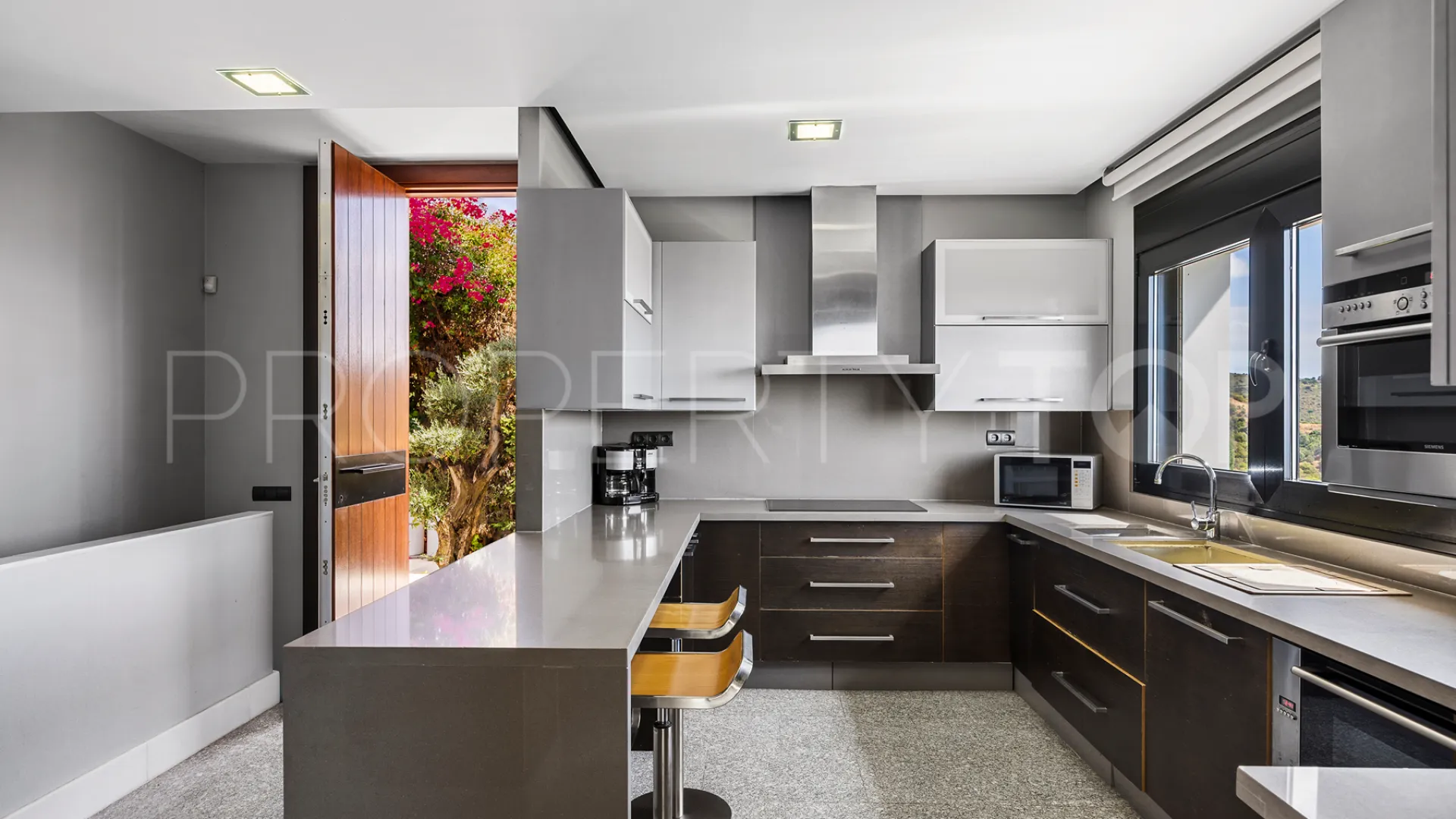 Comprar villa en Los Altos de Marbella de 5 dormitorios