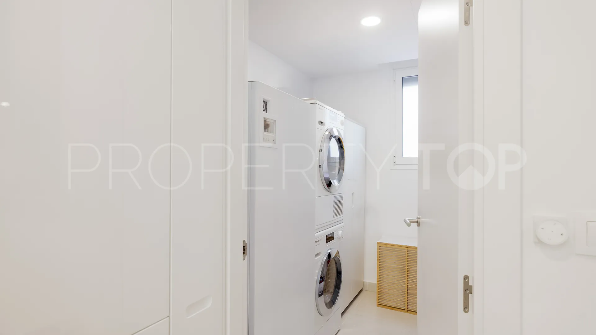 For sale apartment with 3 bedrooms in Sphere